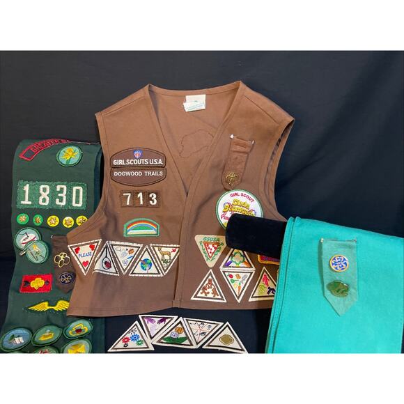 Vintage Girl Scout Green Sash Brownie Vest Patch Lot - Picture 3 of 8
